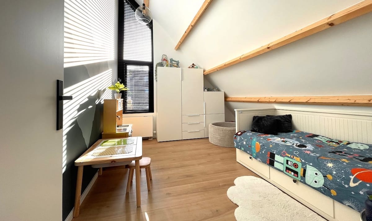 babykamer raamdecoratie